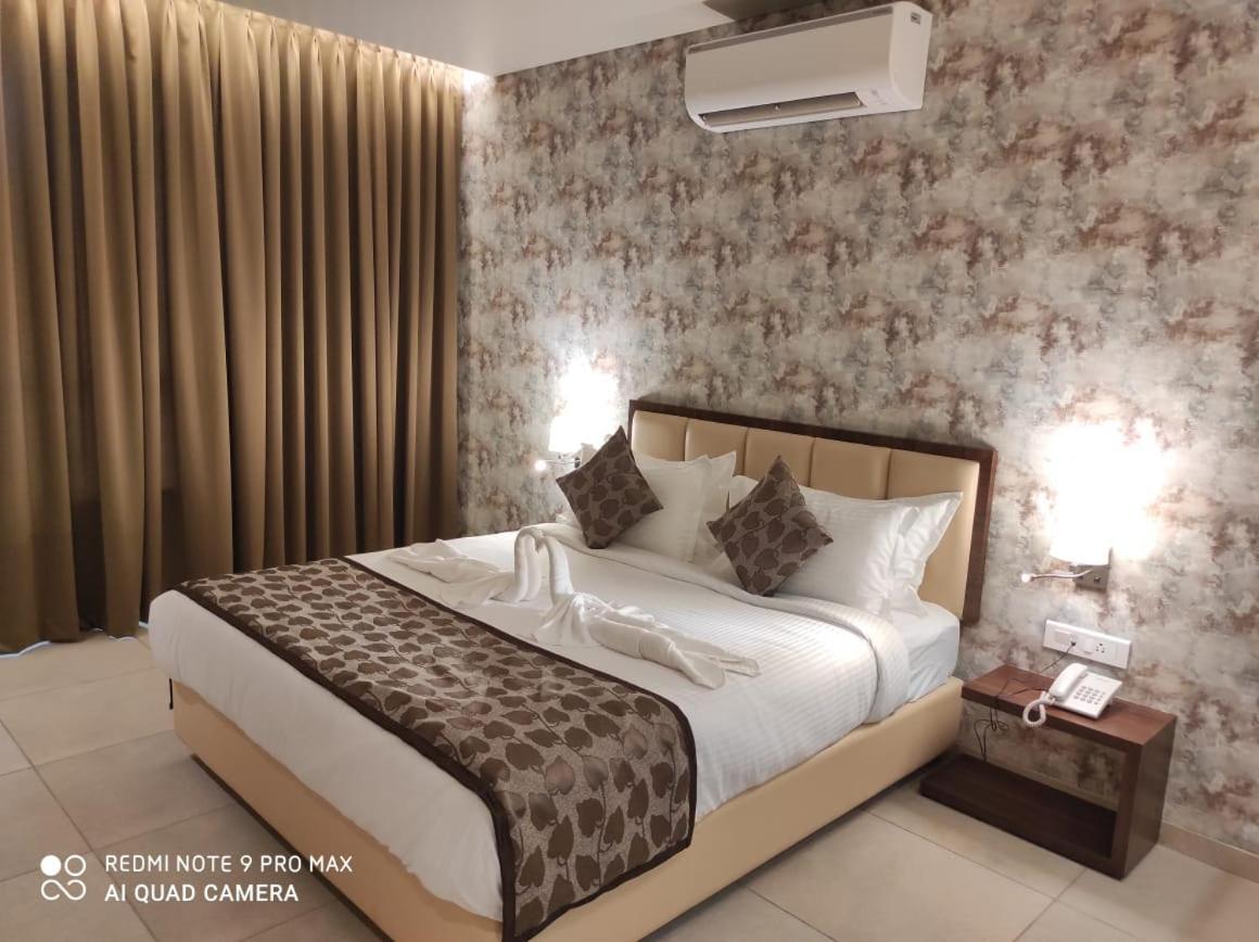 Hotel Shlok Colhapur Exterior foto